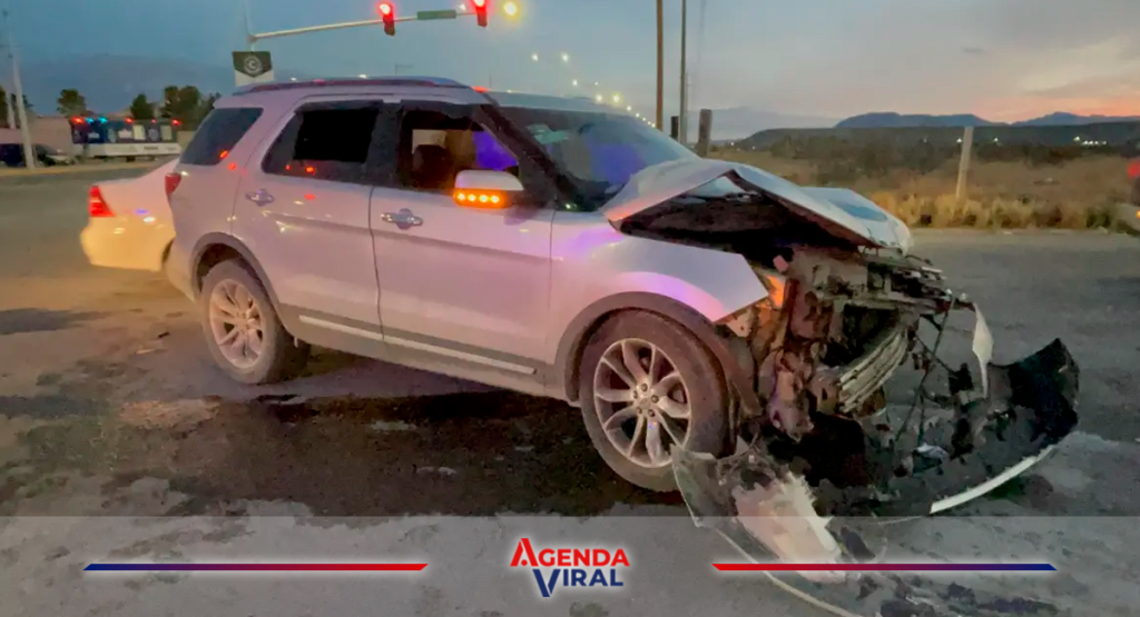 Camioneta se pasa semáforo en rojo y choca contra transporte de ...